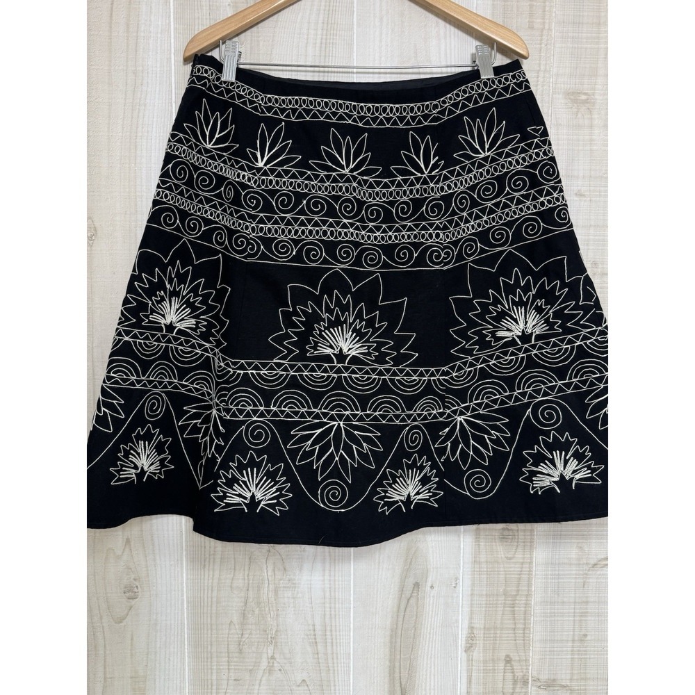 Talbots A-Line Embroidered Black White Skirt 12 Side Zip Artsy